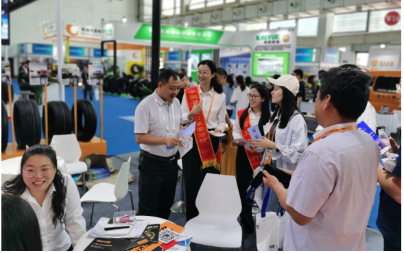 山东工行外汇宣传展风采，组织服务双丰收